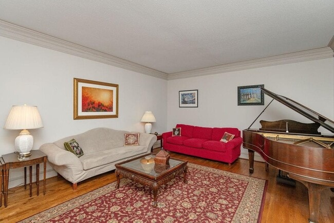 Building Photo - 10315 Crescent Ridge Dr