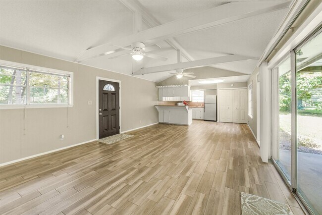 Building Photo - 23807 Red Oak Dr