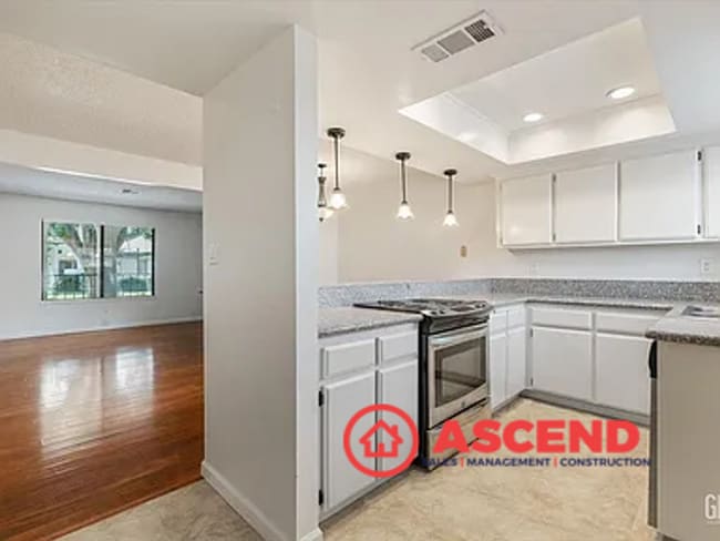 Building Photo - Beautiful 2 Bedroom, 2 Bathroom Home with ...