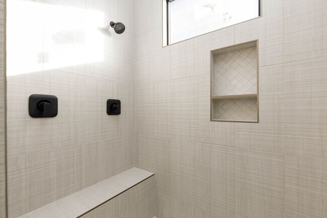 Building Photo - Brand New 6 Bed 4 Bath Rental with pool Near Sand Hollow!