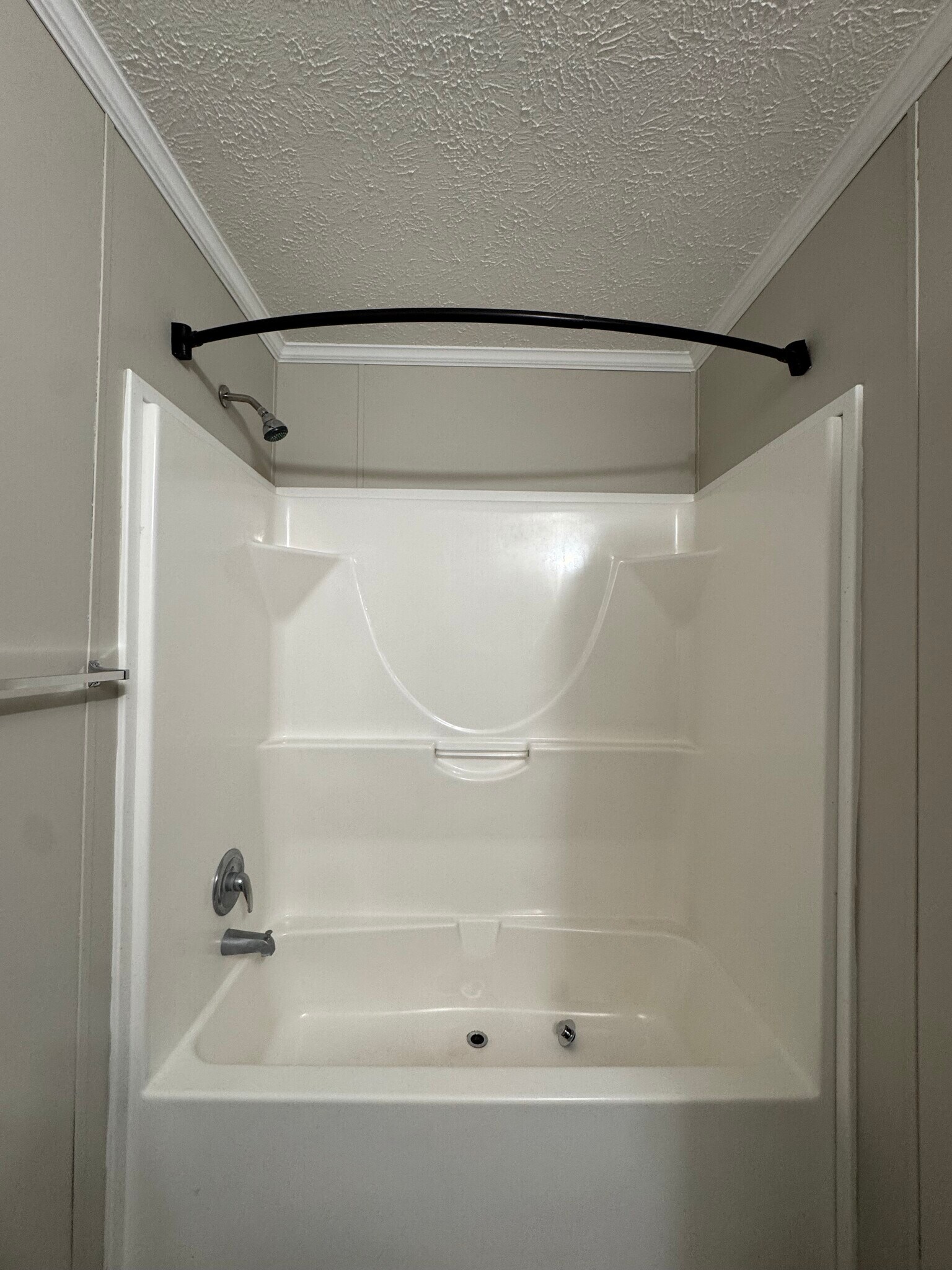 Building Photo - 2340 Maple Dr