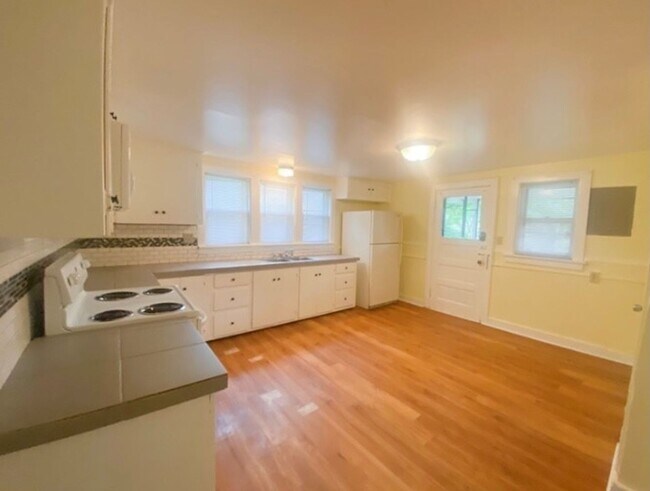 Building Photo - Italian Estates Property Management