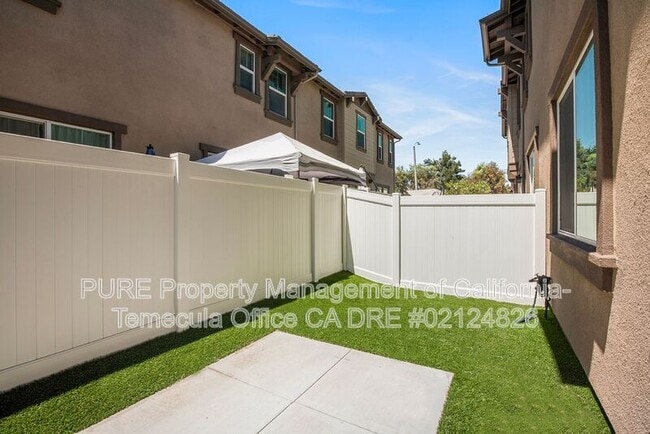 Building Photo - 40702 Birchfield Dr