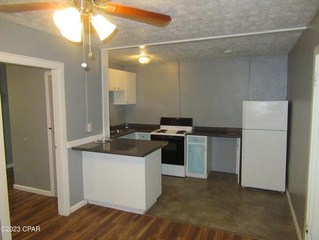 Building Photo - 1511 Molitor Ave