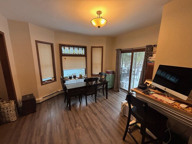 Building Photo - Duluth MN - Single Family Home - 4 Bed - 2...