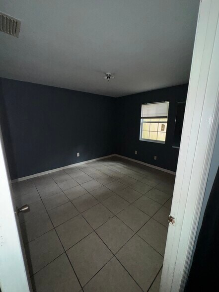 Building Photo - 1924 Nekoma Ct