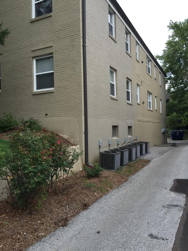 Building Photo - 8140 Whitburn Dr