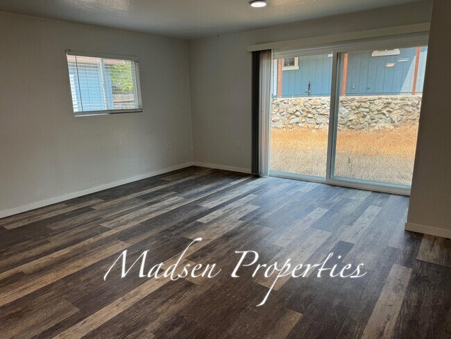 Building Photo - 20 Fairhill Dr