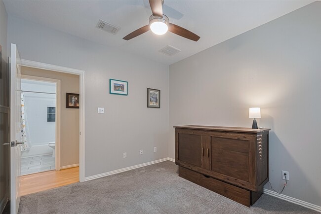Building Photo - 2347 Golden Shores Ln