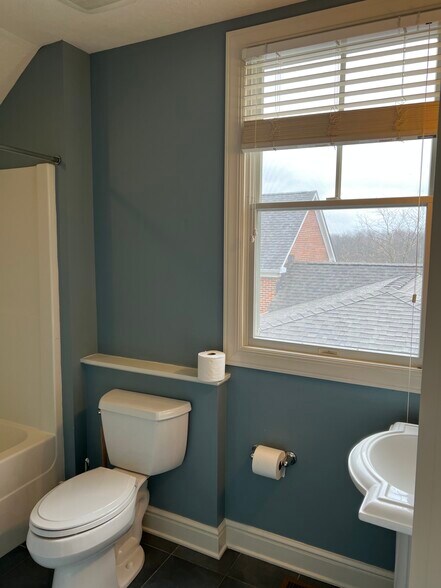 Building Photo - 1416 Fairstead Ln