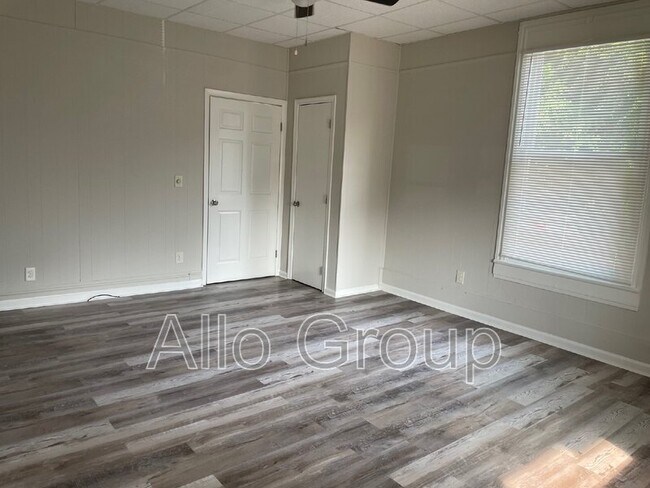 Building Photo - 9878 Canterbury Rd