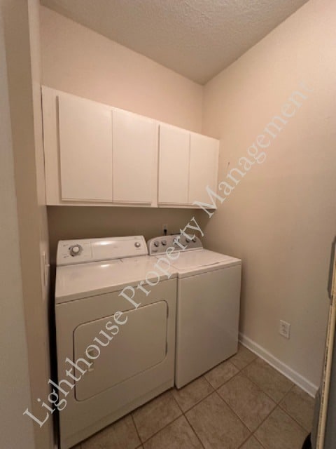 Building Photo - 2 Bedroom / 2 Bathroom Condo in Gated Community