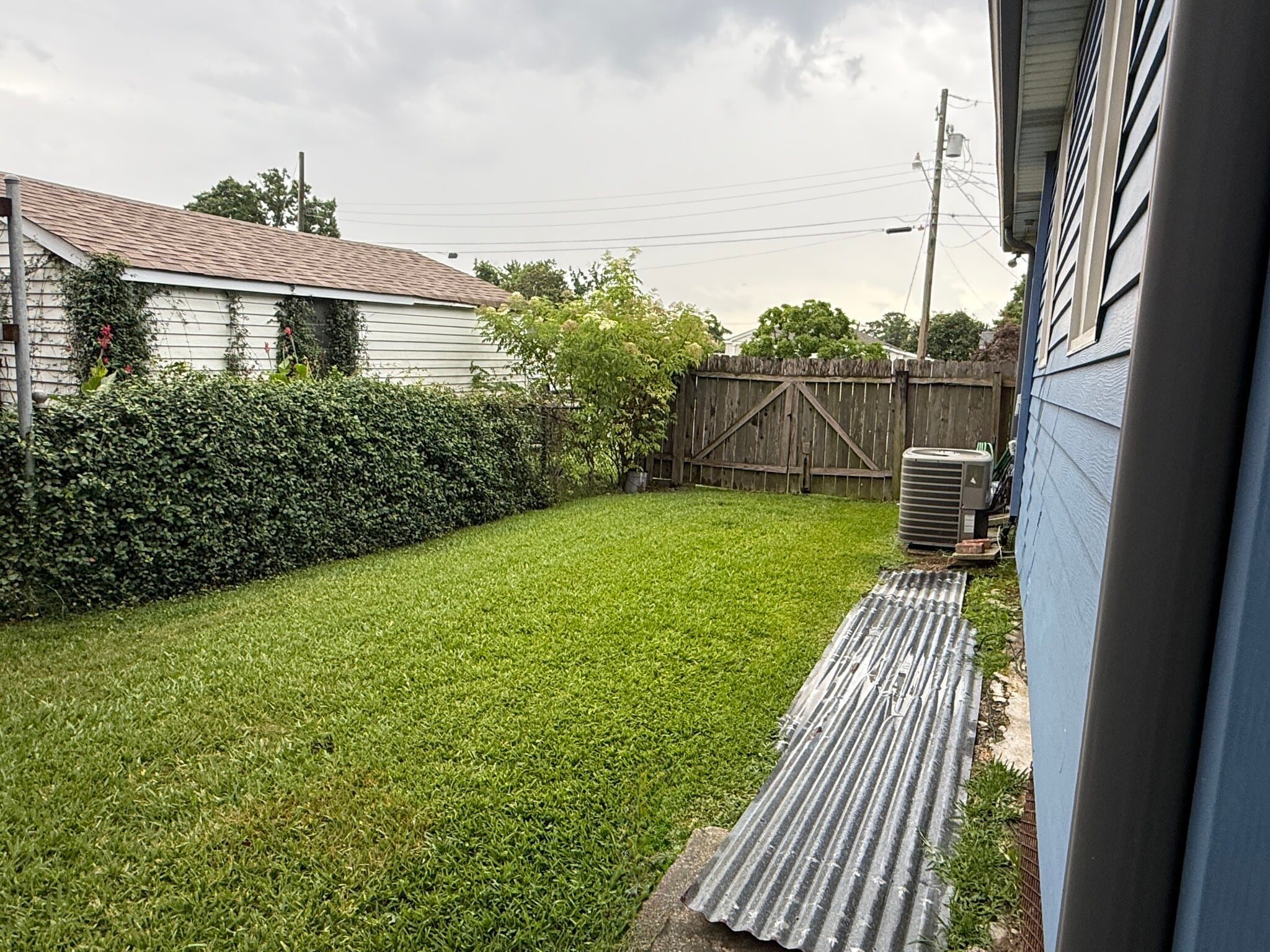 Side Yard offers rear yard access - 820 Thirba St