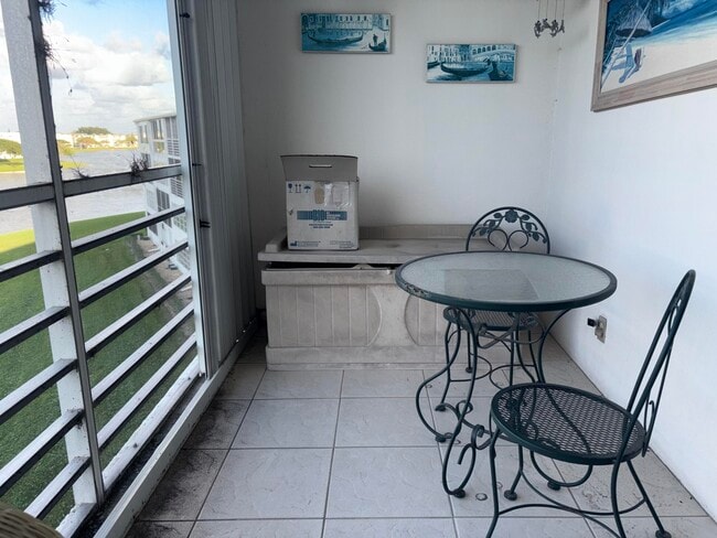 Building Photo - 4049 Cornwall C