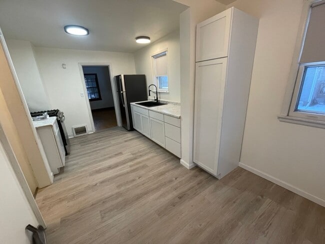 Building Photo - Click the “Apply Now” button or email wapmrentals@gmail.com for a prompt response.