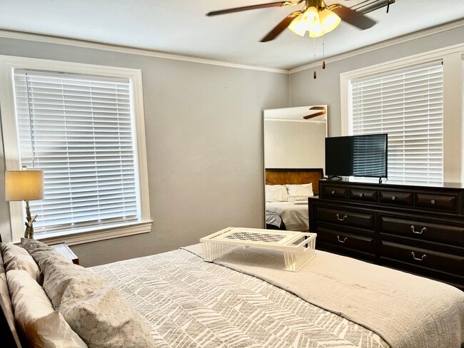 Building Photo - 5057 Blackburn St