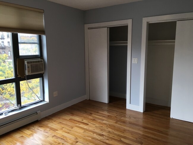 Building Photo - 629 Van Buren St