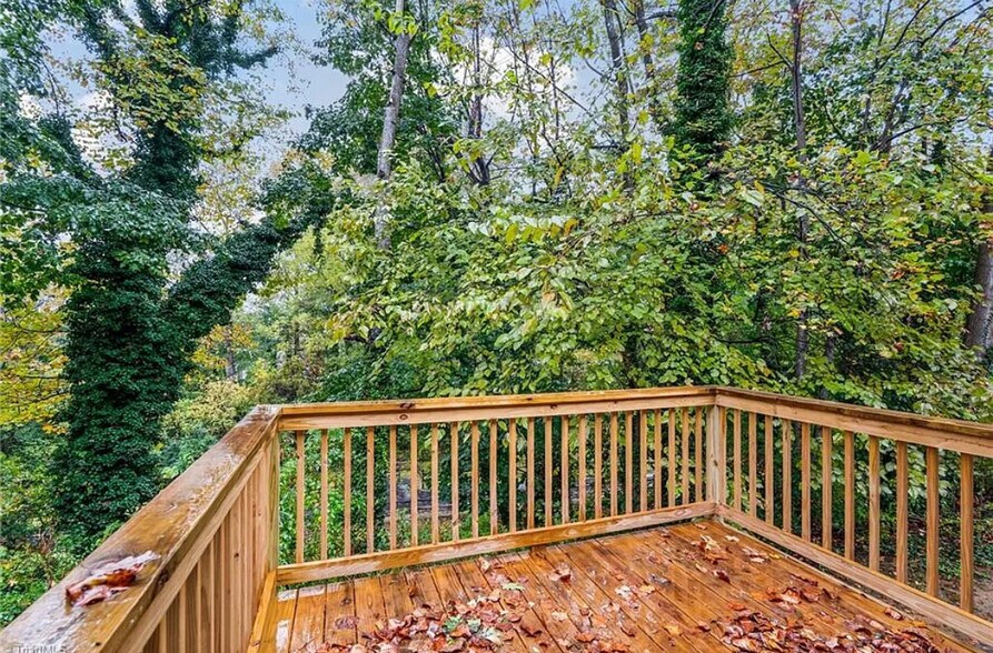 Building Photo - 372 S Cherry St