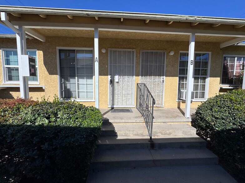 Building Photo - 1850 N Hollywood Way