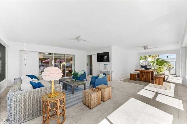 Building Photo - 690 100th Ave N