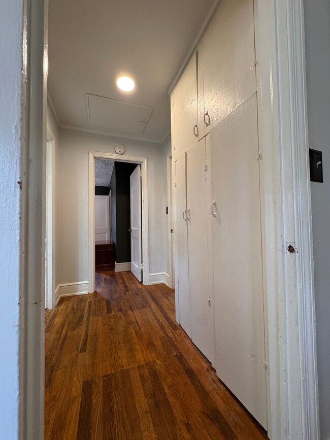 Building Photo - Cozy Two-Bedroom Furnished Bungalow