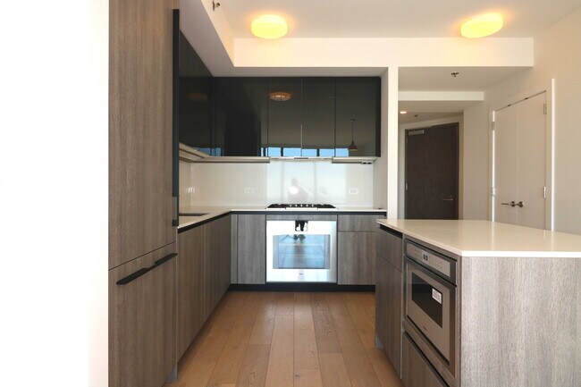 Building Photo - 338 Main St