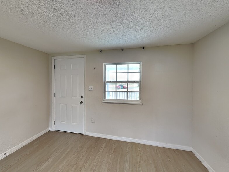 Building Photo - 502 Dunbar Ave