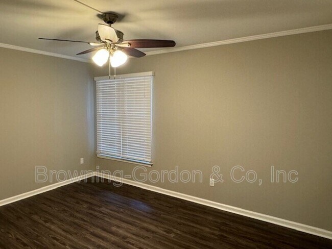 Building Photo - 215 Hillsboro Pl