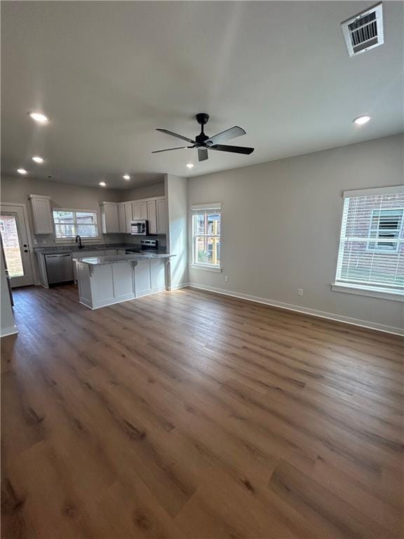 Building Photo - 621 Cosmos St