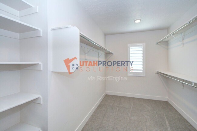 Building Photo - 2697 N Snowberry Dr