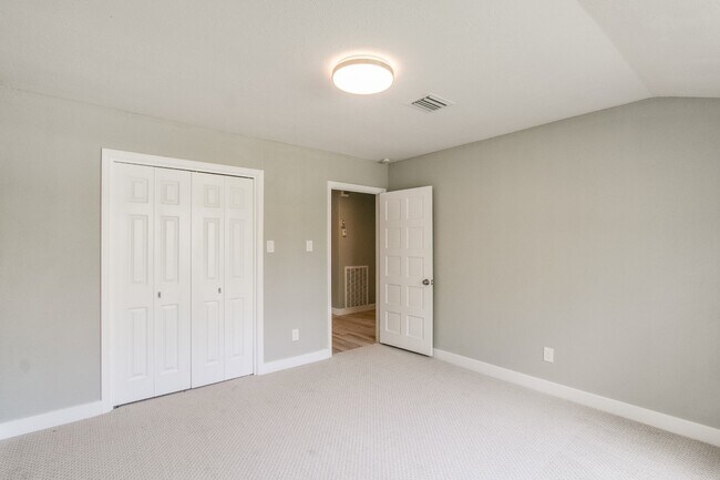 Building Photo - 10827 Tupper Lake Dr