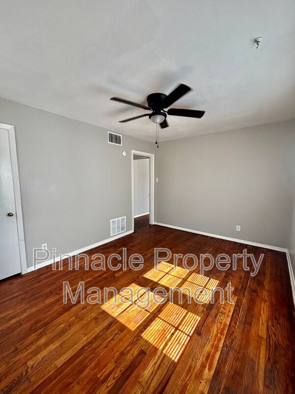 Building Photo - 212 S Fillmore St