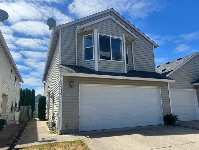 Building Photo - COMING SOON- Spacious Townhouse in Great C...