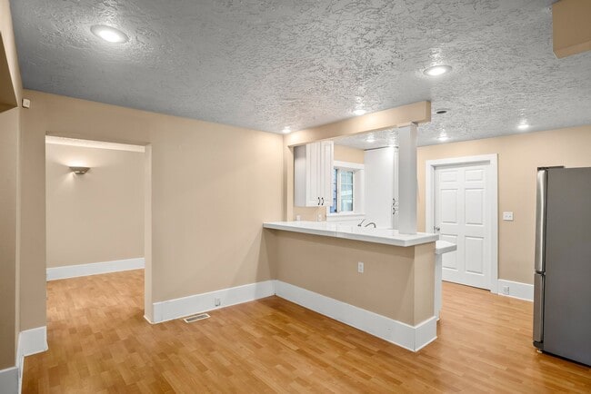 Building Photo - Delightful 4 Bed/2.5 Bath Craftsman home in the Rose City Park Neighbood
