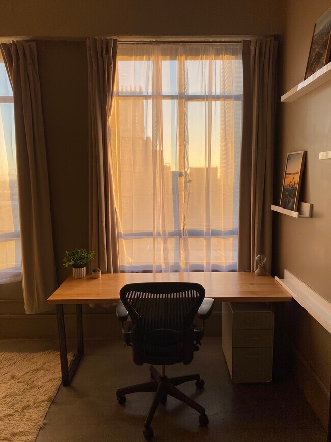 Building Photo - 849 S Broadway