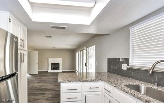 Building Photo - 741 Round Table Dr