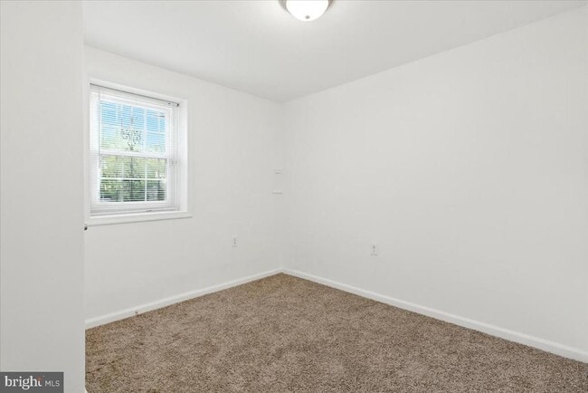 Building Photo - 7201 Fairfield Ct
