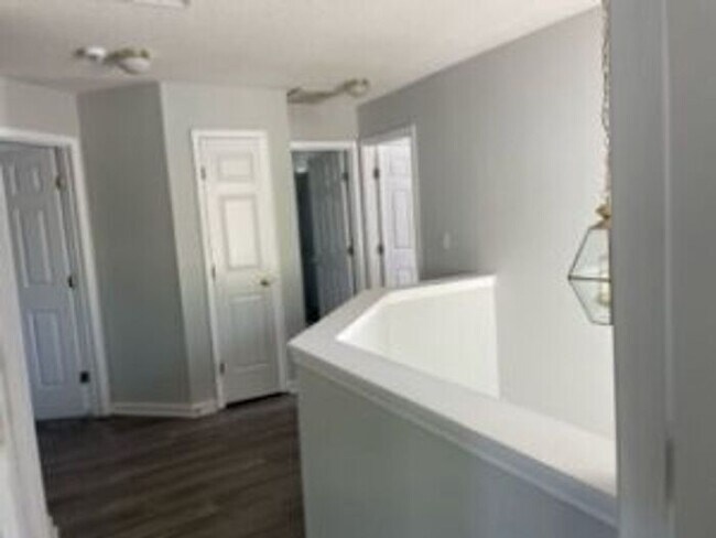 Building Photo - 122 Oak Cove Dr