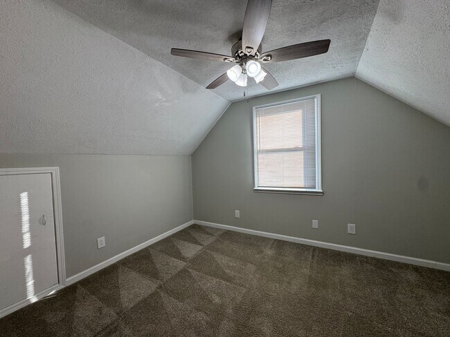 Building Photo - Single Family Home in Clarksville