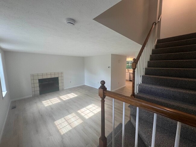 Building Photo - 5 Cabernet Ct