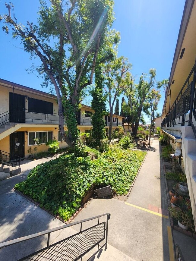 Building Photo - La Mesa: SPACIOUS 2BR/1BA Unit with privat...