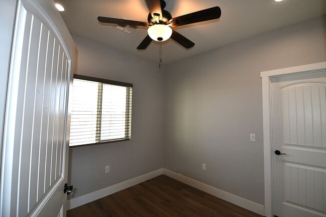 Building Photo - 21144 LEAVITT Ln