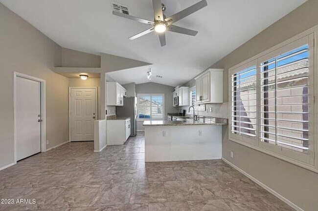 Building Photo - Stunning 3-bedroom, 2-bath home