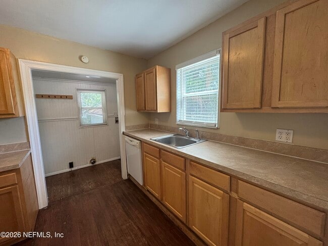 Building Photo - 3609 Dellwood Ave