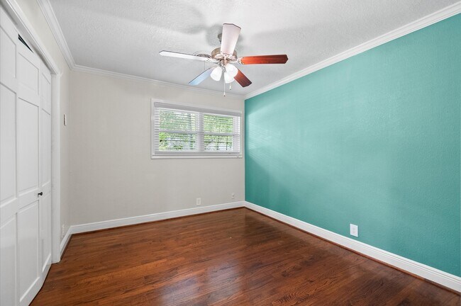 Building Photo - 1320 Woodvine Dr