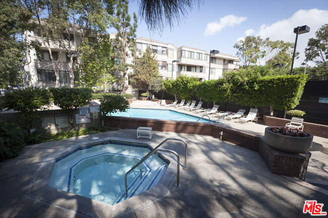 Building Photo - 310 Tahiti Way