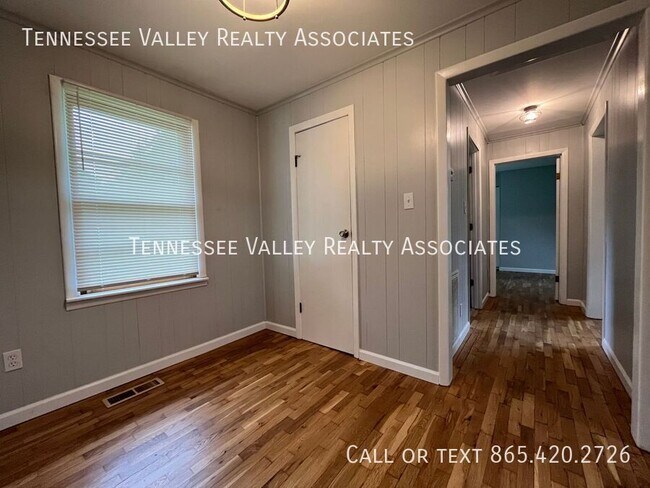 Building Photo - 3009 Cox Ln
