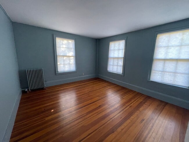 Building Photo - Charming 5-Bedroom 3.5 bath Home for Rent ...