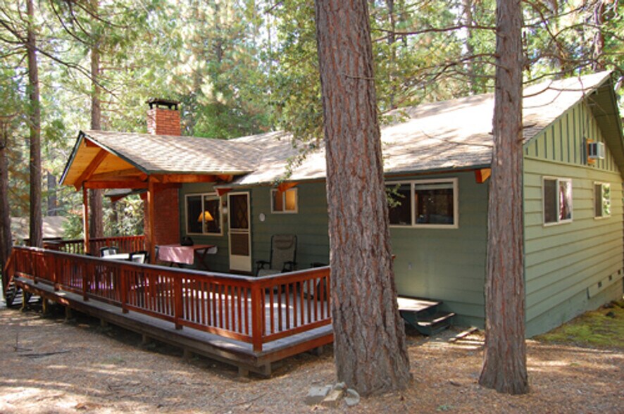 Building Photo - 8005 Cedar Cir