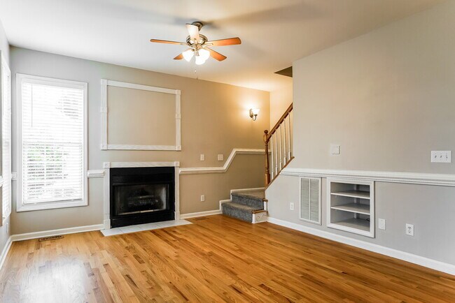 Building Photo - 512 Waterford Dr